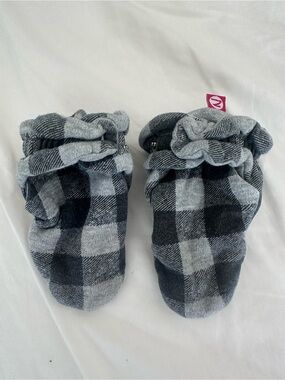 Zutano Children's Gray Plaid Ruffled Booties